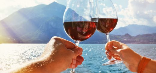 Com a chegada do Verão a dica é: calor e uma taça de vinho na mão!