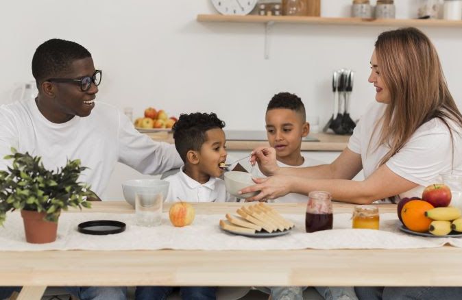5 dicas para construir uma boa relação  das crianças com a comida