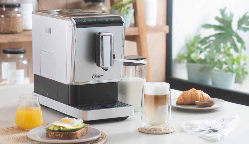 Oster® lança máquina de café espresso  superautomática com moedor de café