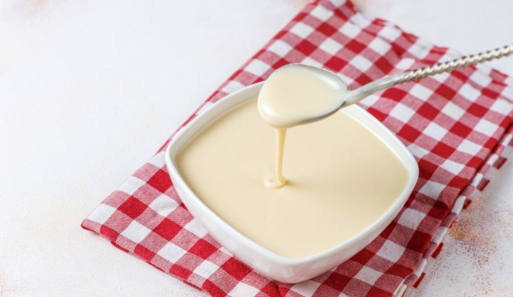 Entenda a diferença entre leite condensado ou mistura láctea condensada