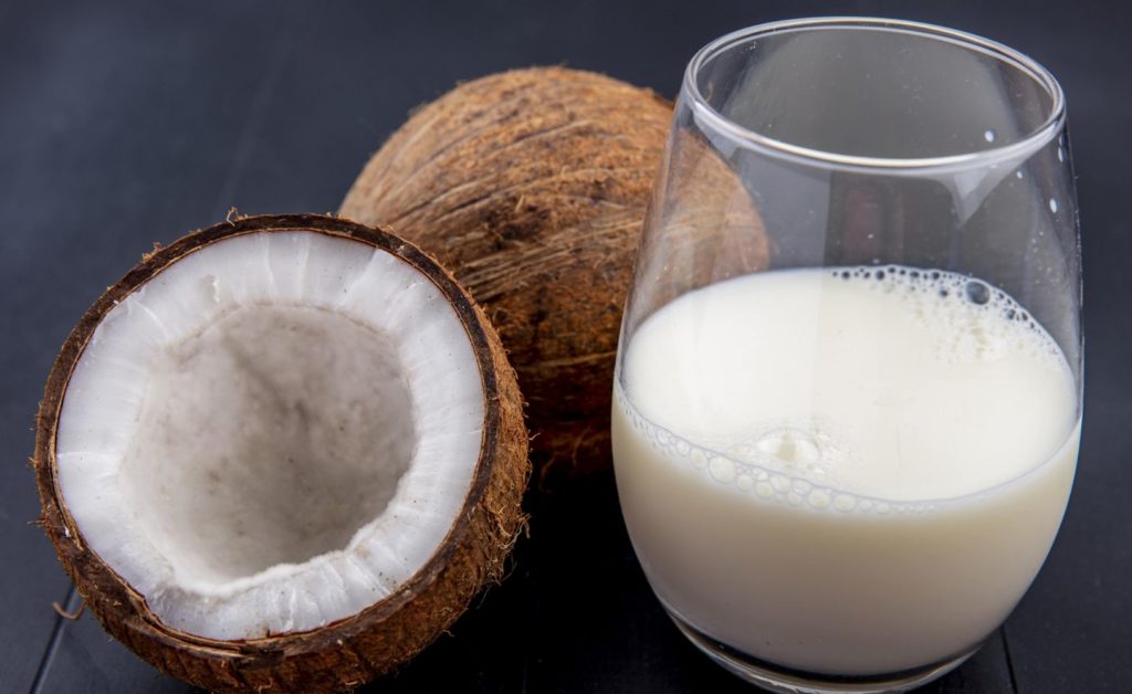 Quatro benefícios do leite de coco para a saúde