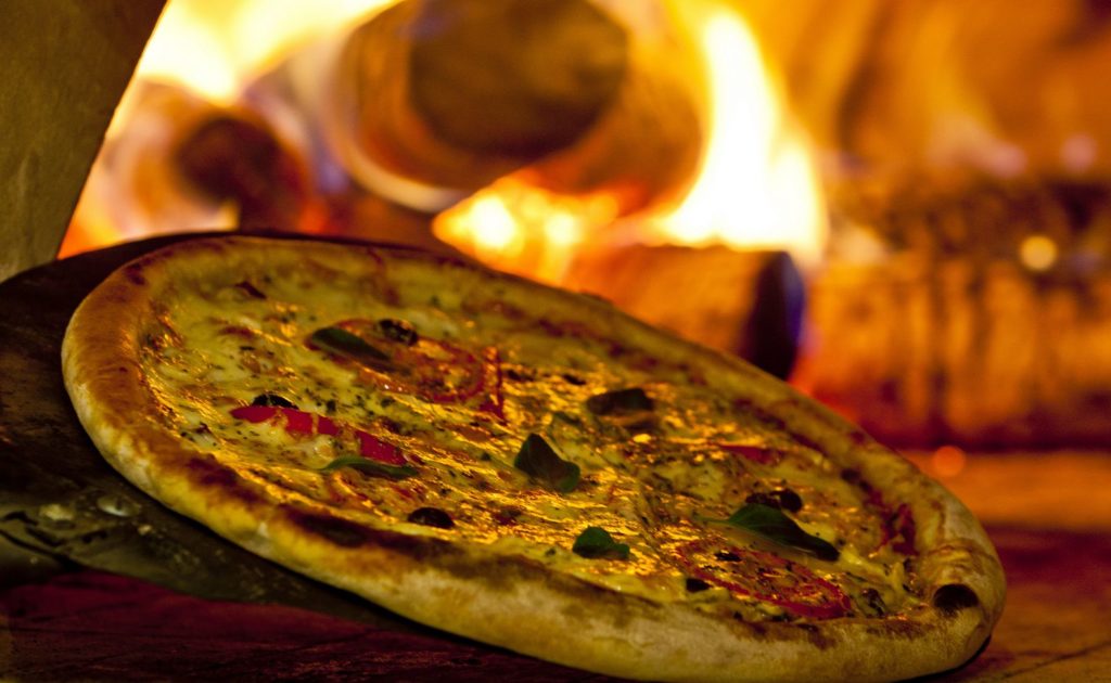 Dia da Pizza: Aprenda a preparar massa caseira para comemorar a data