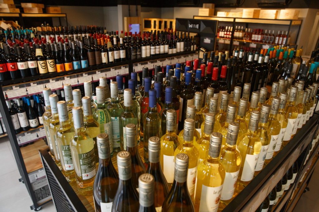Wine dá dicas para quem quer dar vinho de presente neste final de ano, gastando só até R$ 50