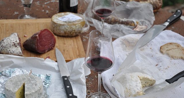 Tirolez ensina harmonização de queijos e vinhos para iniciantes