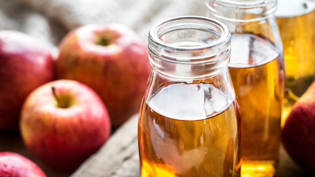 Uso do vinagre de maçã orgânico para a saúde é indicado pela ciência