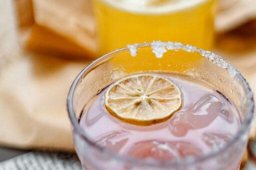 Com coco, manga ou picles: Conheça novas formas de brindar o Dia Mundial da Margarita
