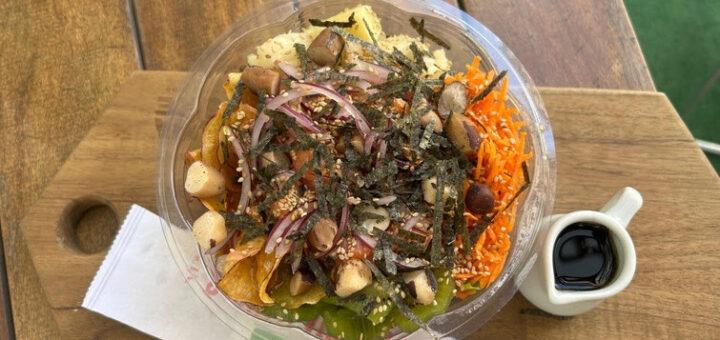 Aprenda a fazer uma receita de poke para repor as energias gastas no Carnaval