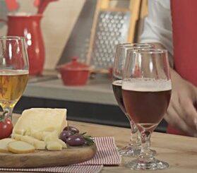 Queijos só harmonizam com vinho? Confira outras bebidas que também combinam