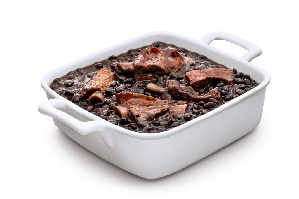 Feijoada no inverno: monte sua lista de compras para o preparo