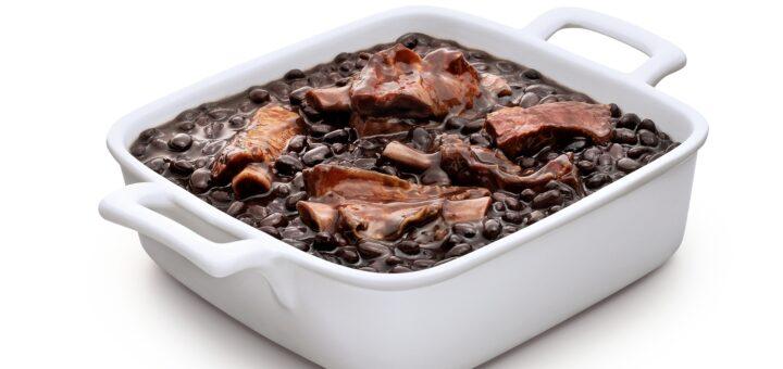 Feijoada no inverno: monte sua lista de compras para o preparo