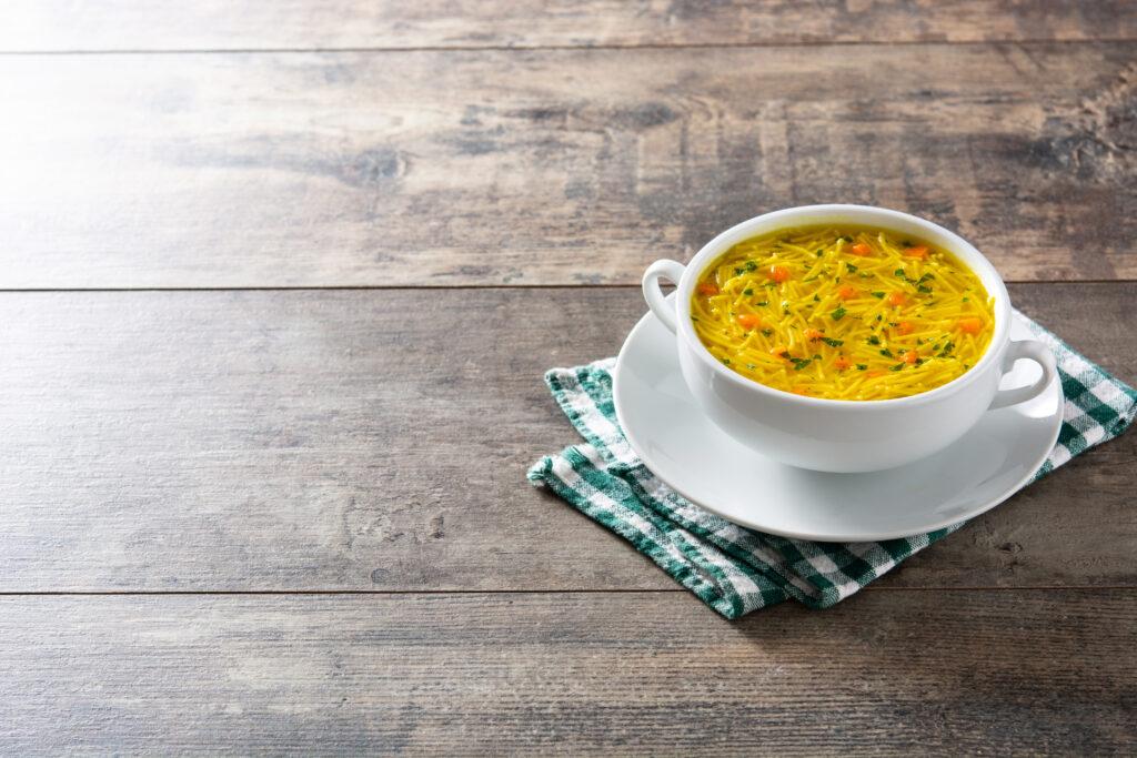 Sopa aumenta mesmo a imunidade? Nutricionista revela