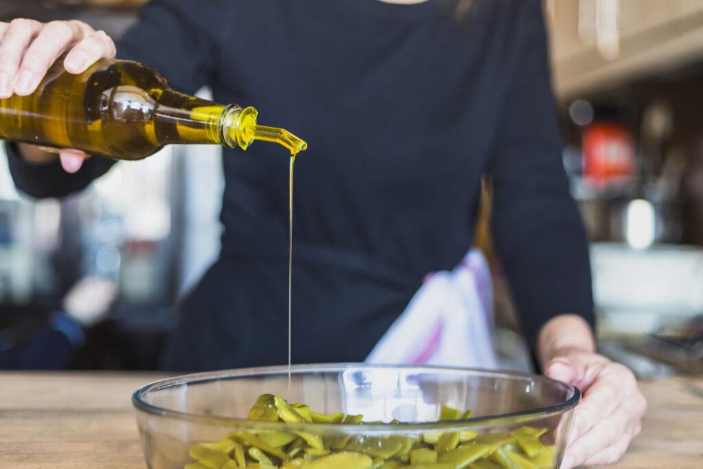 Benefícios do azeite de oliva e como garantir a qualidade do produto