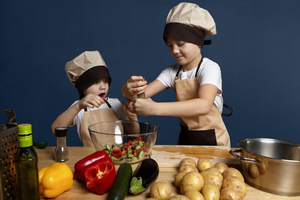 Cozinhando memórias: nutricionista ensina como envolver as crianças na cozinha durante as férias escolares