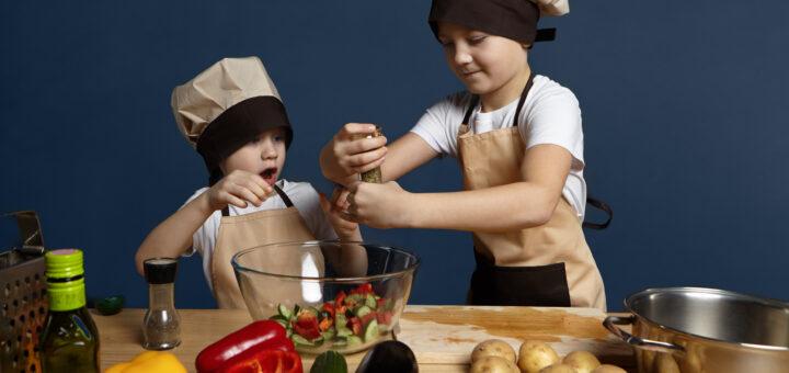 Cozinhando memórias: nutricionista ensina como envolver as crianças na cozinha durante as férias escolares