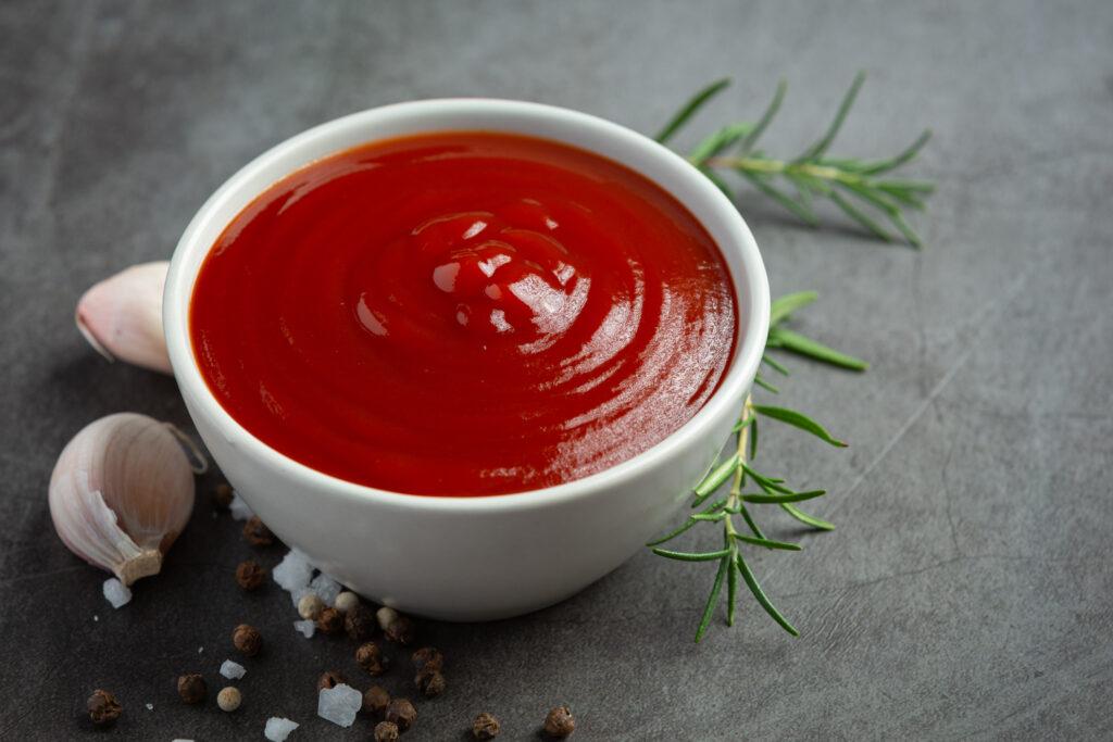 Ketchup para além do hambúrguer: aprenda como inovar com o condimento