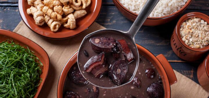 Feijoada completa: como preparar o prato mais carioca e gastar menos