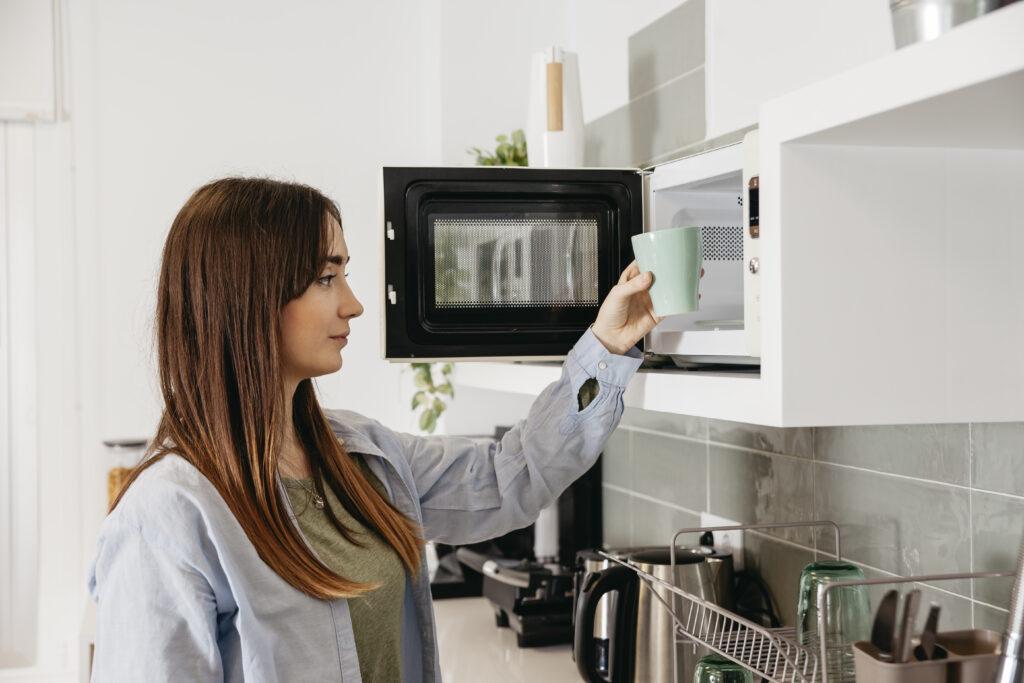 Dicas rápidas de refeições do dia a dia preparadas no micro-ondas