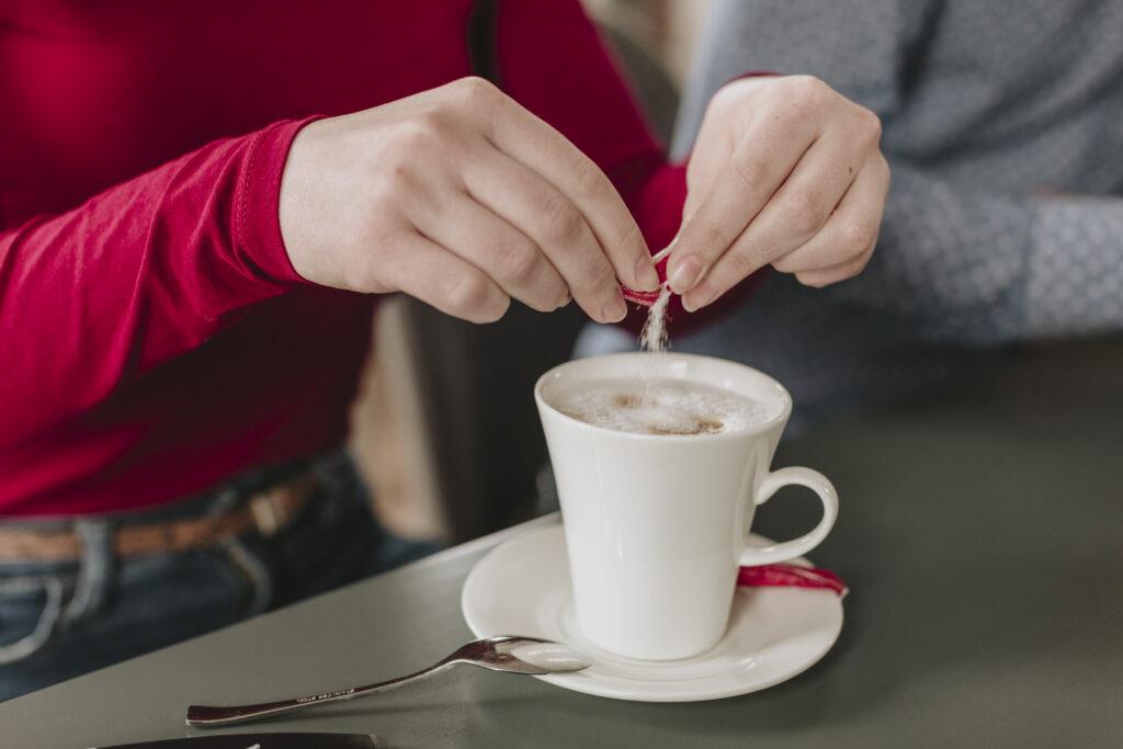 Qual adoçante é o ideal para o seu café