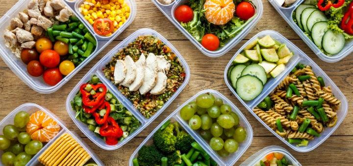 Para não deixar de lado o hábito da boa alimentação, descubra como montar marmitas práticas e saudáveis para o dia a dia