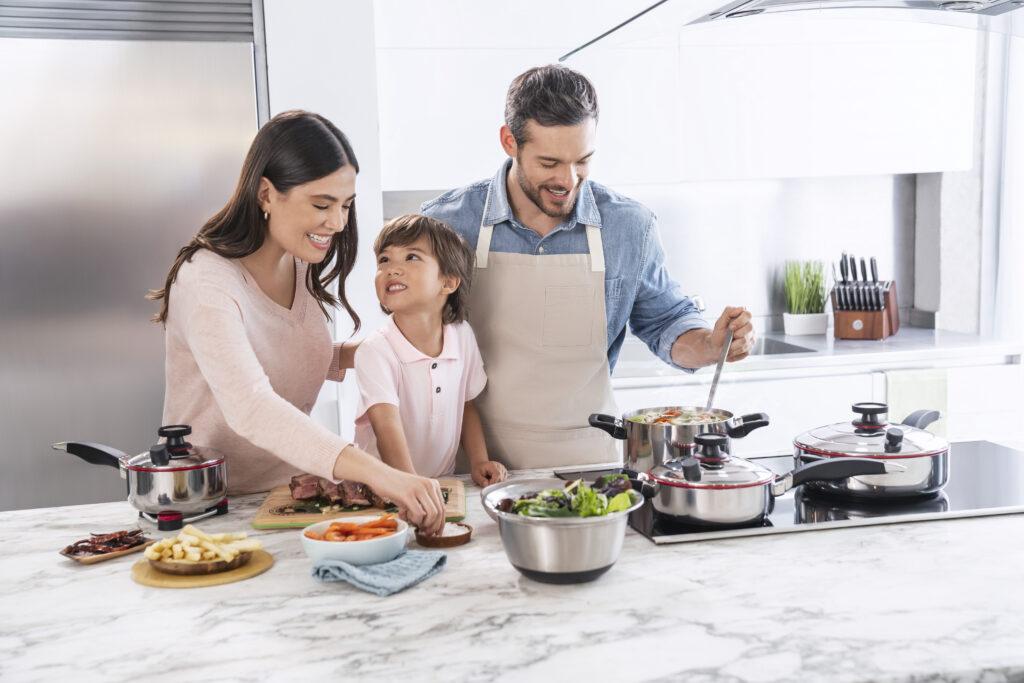 Royal Prestige inspira famílias a criarem memórias afetivas na cozinha e ao redor da mesa neste Dia das Crianças