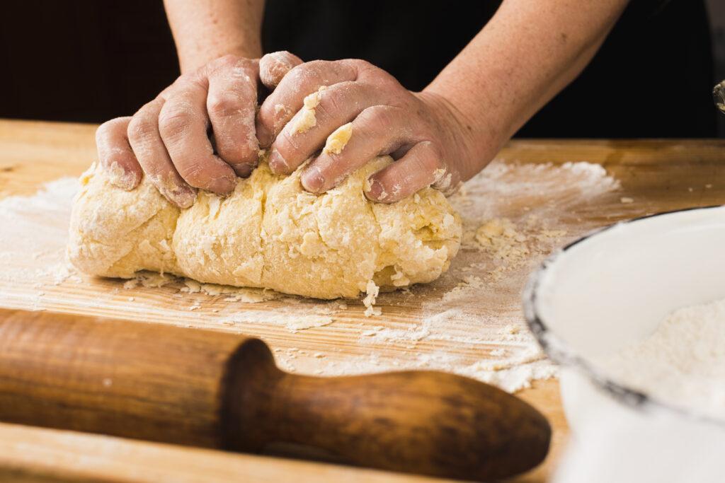 Maizena ensina um truque para deixar a massa de pão caseiro mais fofinha