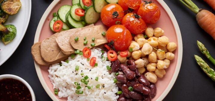Arroz e feijão seguem como base da alimentação do brasileiro, enquanto' indústria atende nichos específicos de consumo