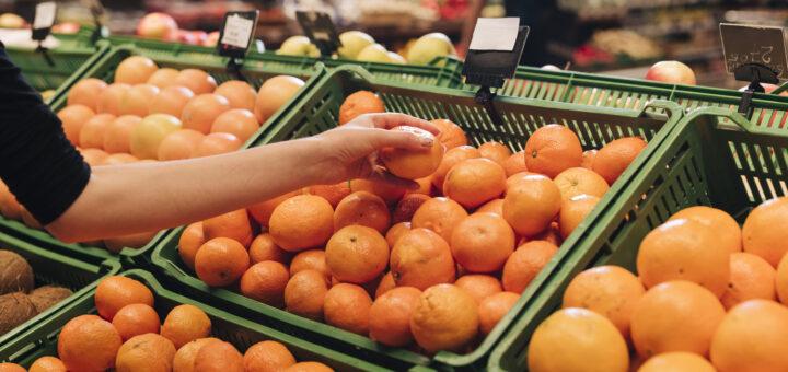 Super MiniBox lista 10 frutas ricas em água para se hidratar no verão