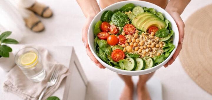 Dieta anticelulite existe? O que realmente muda na pele quando você muda o que come
