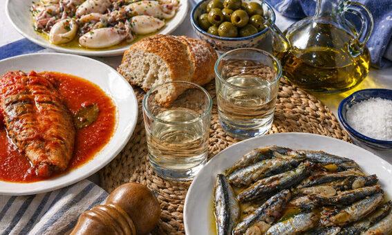 Cachaça e peixe: descubra harmonizações surpreendentes que valorizam sabores