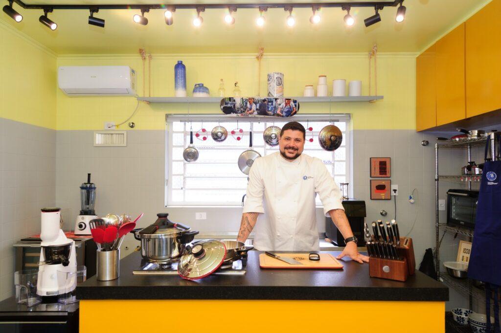 Chef Raul Lemos dá aula ao vivo na Apas Show
