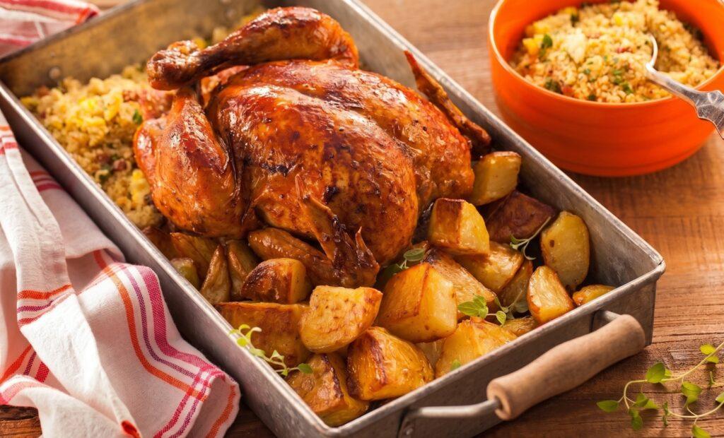 Almoço de Dia das Mães: frango recheado com farofa une sabor e custo-benefício para a data