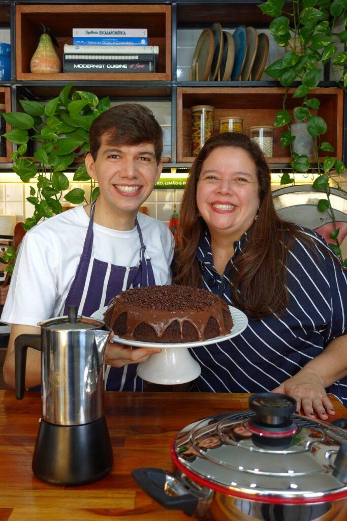 Dia das Mães: bolo de café com chocolate aposta no afeto e no sabor para celebrar a data