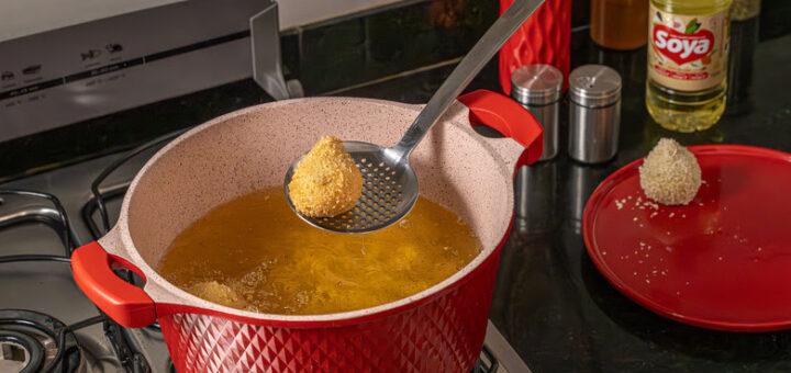 Dia da Coxinha: descubra o segredo para uma massa perfeita e empanamento crocante