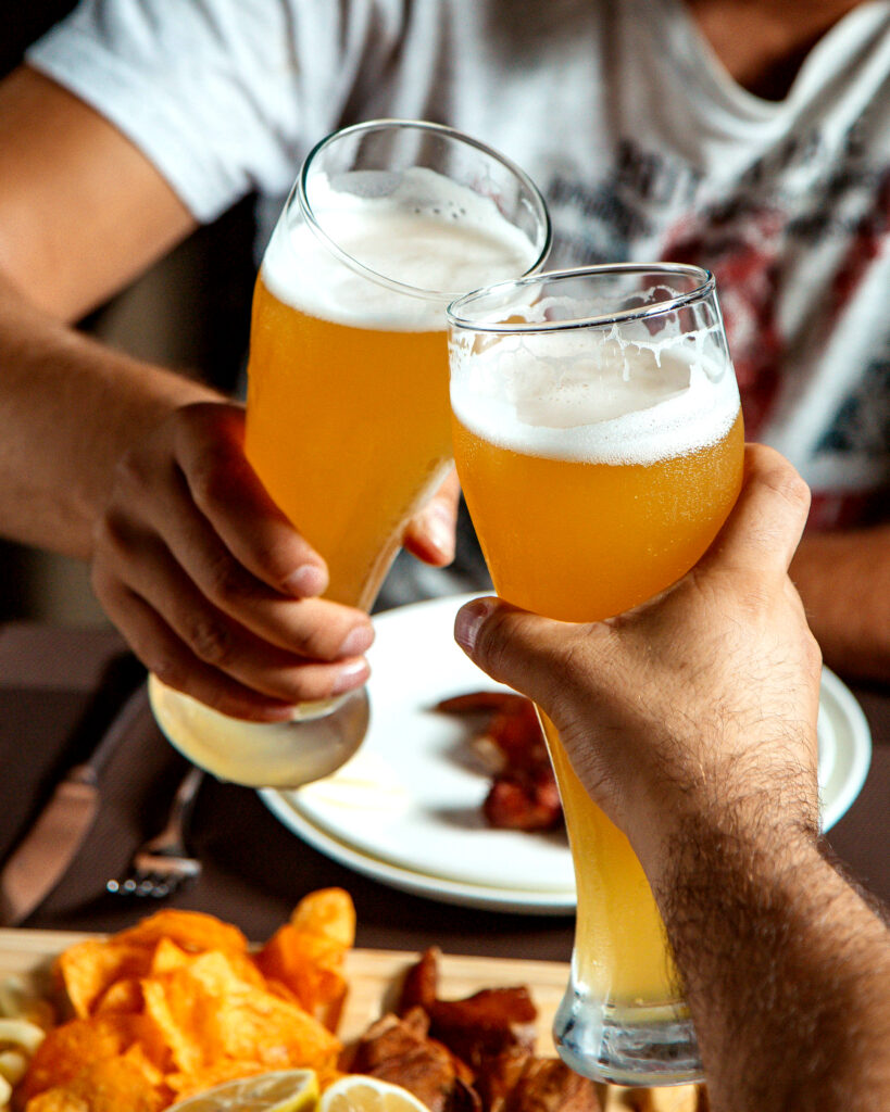 Cerveja e futebol: saiba como harmonizar os principais estilos com petiscos e churrasco