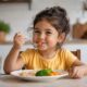 5 frases que podem prejudicar a relação do seu filho com a comida
