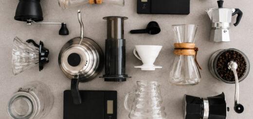 Cafeteira elétrica, prensa francesa e coador de pano: descubra 10 maneiras de preparar café