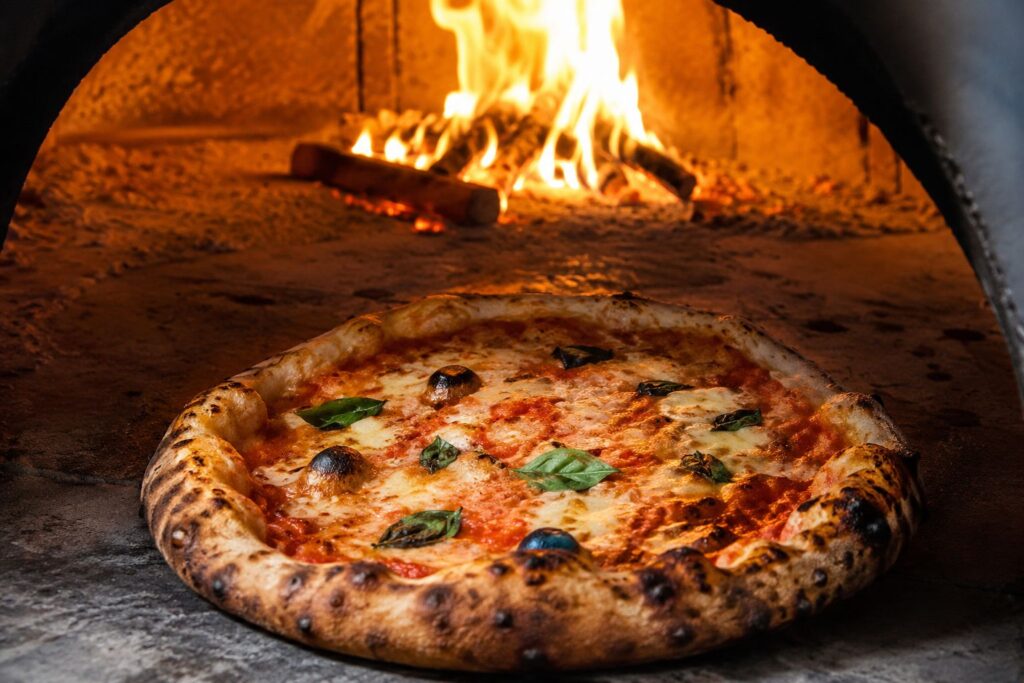Pizza: Chef e engenheiro químico ensina técnicas científicas para a massa perfeita em receita de fermentação rápida.