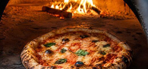 Pizza: Chef e engenheiro químico ensina técnicas científicas para a massa perfeita em receita de fermentação rápida.