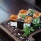 Muito além do salmão: ingredientes inusitados transformam o sushi brasileiro