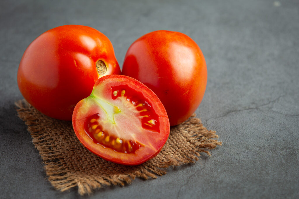 Bruschettas, burratas e pães artesanais: como o tomate ralado deixa receitas mais práticas