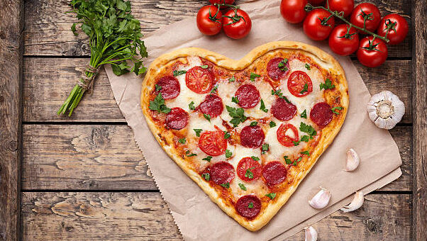 Pizza: veja como preparar uma receita saborosa e econômica em casa