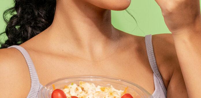 Saladas completas ganham espaço como refeição principal na rotina dos brasileiros