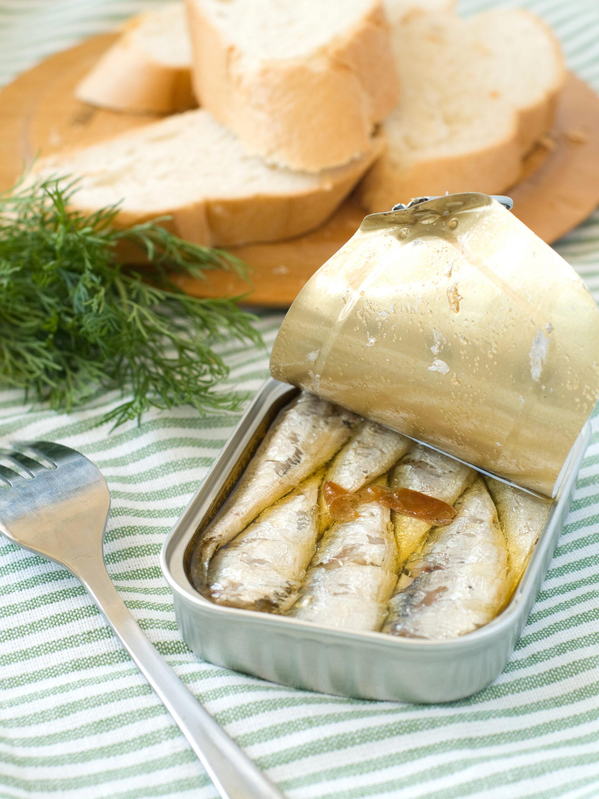 Abeaço destaca a sardinha em lata como alimento essencial para quem tem 50+