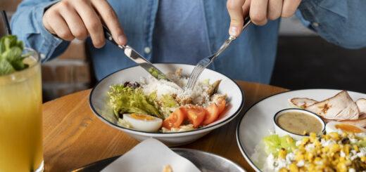 Ultraprocessados representam mais de 20% das calorias consumidas no Brasil; nutricionista dá dicas para organizar a alimentação