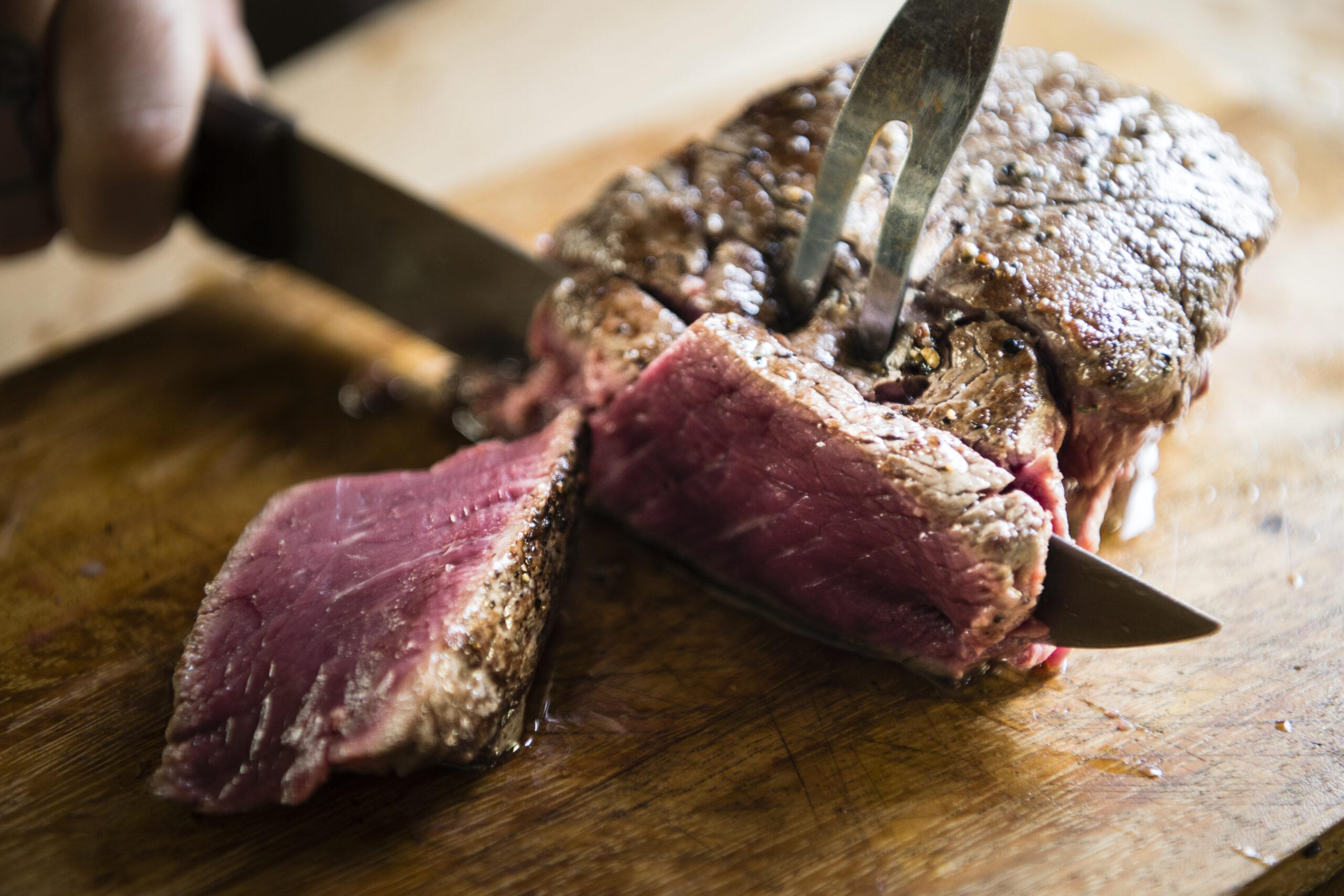 Cortes modernos e técnicas de chef para o churrasco