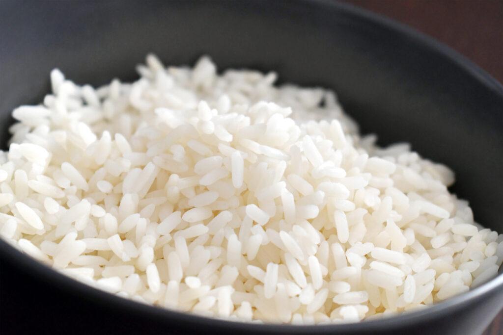 Arroz representa 22% dos alimentos descartados pelas famílias; saiba como aproveitar as sobras