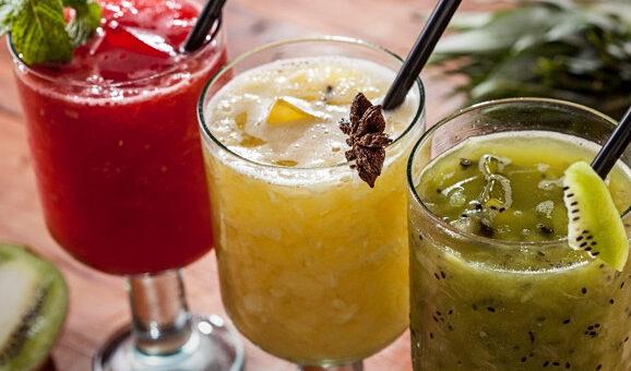 Água Doce Sabores do Brasil ensina a preparar três opções de caipirinhas com diferentes frutas e combinações