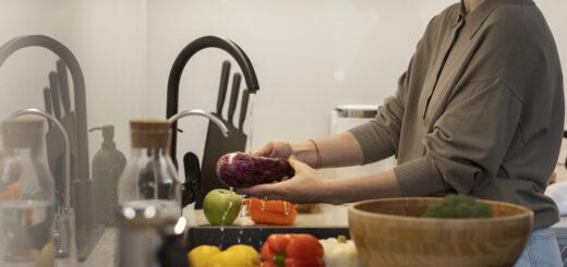 Como fazer o manuseio correto dos alimentos nas refeições dentro de casa