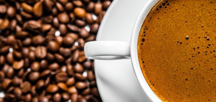 Quanto café é demais? Entenda o limite de cafeína e os sinais de excesso