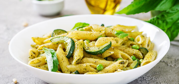 Macarrão: 5 receitas para sair do molho de tomate de sempre